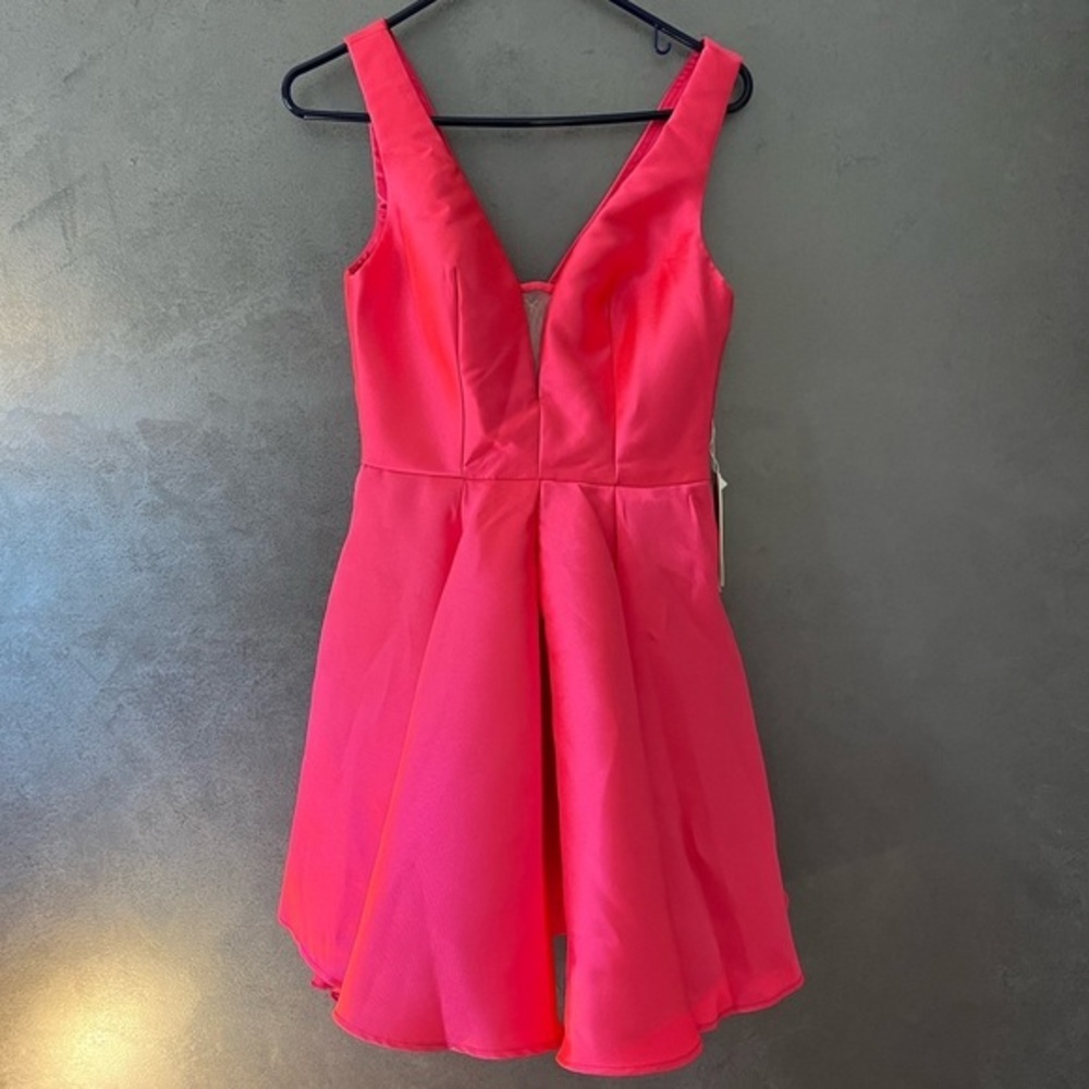 Vibrant Pink A-line Dress with Plunge Neckline for Prom